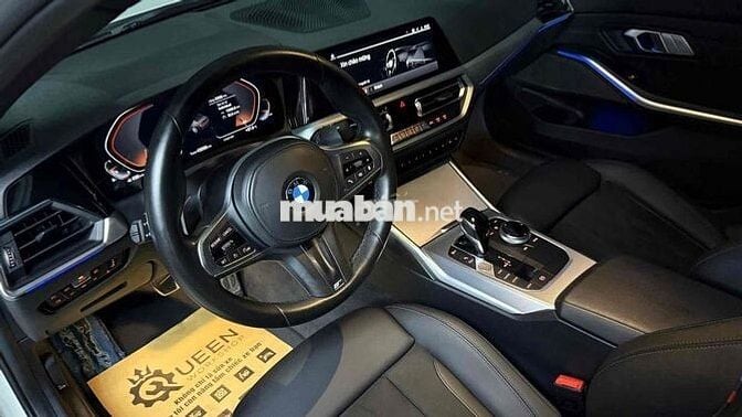 BMW 3 Series 2022 320i M Sport - 27000 km