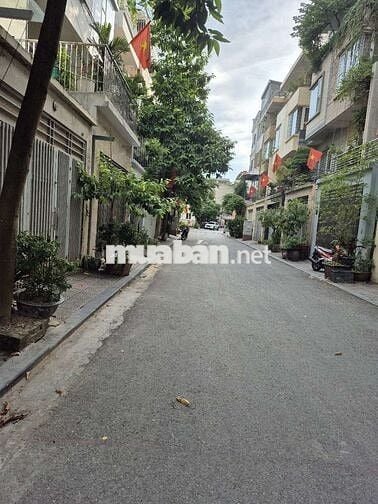 Bán nhà Chiến Thắng - Hà Đông  , giá chỉ 11.4 tỷ