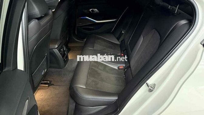 BMW 3 Series 2022 320i M Sport - 27000 km