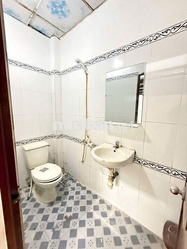 DUPLEX CÓ MÁY LẠNH - GIÁ RẺ NGAY ETOWN - PHÒNG RỘNG