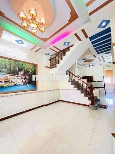 Cho thuê nhà 100M Sân Xe Hơi gần trường Đông Hoà C