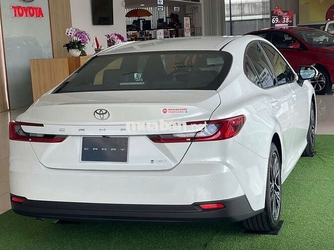 Toyota Camry 2025 2.5 HEV Mid