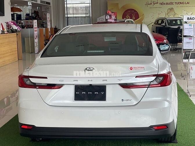 Toyota Camry 2025 2.5 HEV Mid
