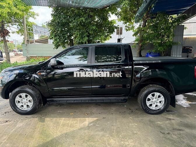 Bán Ford Ranger XLS dk 2023 số sàn màu đen mua mới