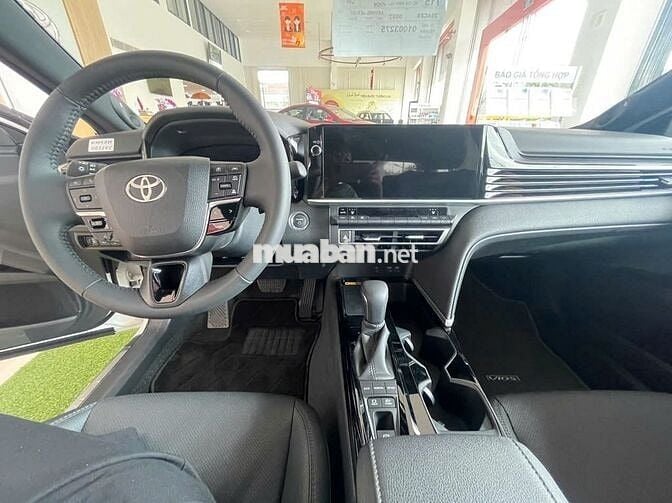 Toyota Camry 2025 2.5 HEV Mid