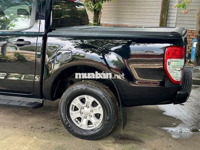 Bán Ford Ranger XLS dk 2023 số sàn màu đen mua mới