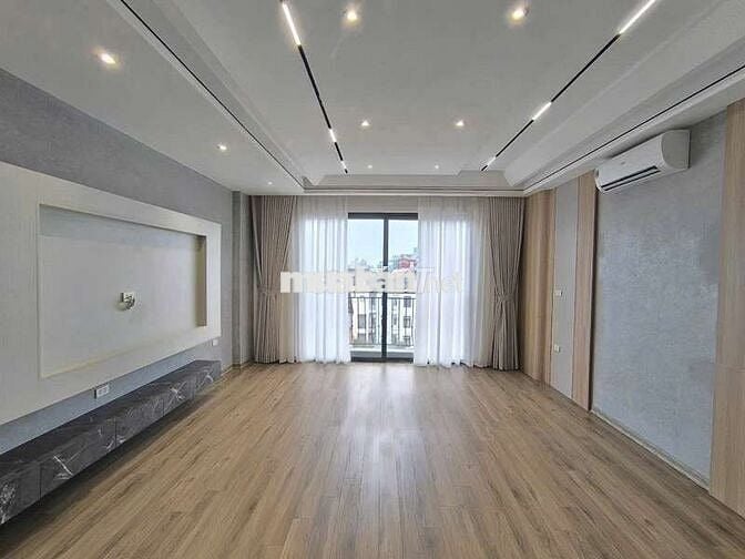 Phố Trạm -6 tầng thang máy - ô tô vào nhà - gần cầu Vĩnh Tuy.