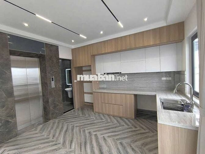 Phố Trạm -6 tầng thang máy - ô tô vào nhà - gần cầu Vĩnh Tuy.