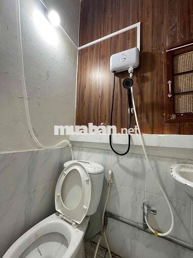 TRỐNG PHÒNG HỌC SINH - SINH VIÊN NẰM Ở MẶT TIỀN TQB