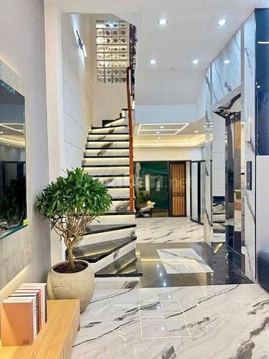 Nhà 4,1 x13,5 đúc 3 lầu thang máy phạm văn chiêu phường 16 gò vấp 