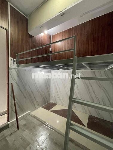 TRỐNG PHÒNG HỌC SINH - SINH VIÊN NẰM Ở MẶT TIỀN TQB