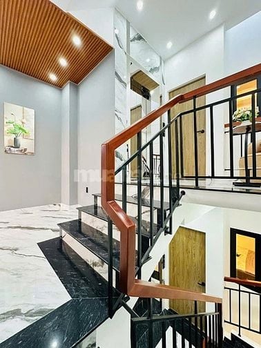 Nhà 4,1 x13,5 đúc 3 lầu thang máy phạm văn chiêu phường 16 gò vấp 