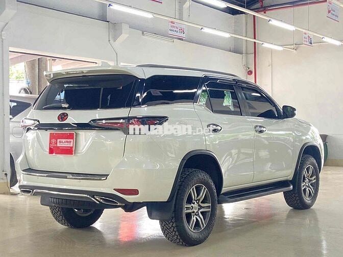 Toyota Fortuner 2019 máu trắng số tự động máy xăng