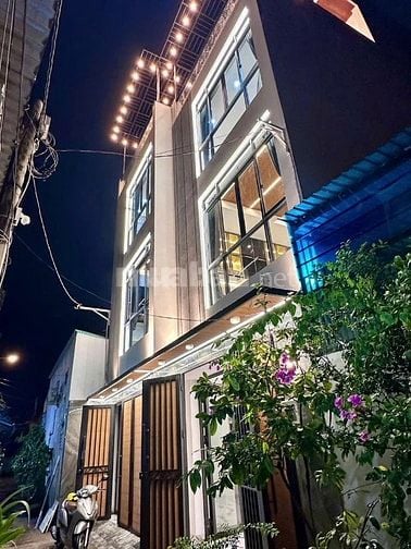 Nhà 4,1 x13,5 đúc 3 lầu thang máy phạm văn chiêu phường 16 gò vấp 