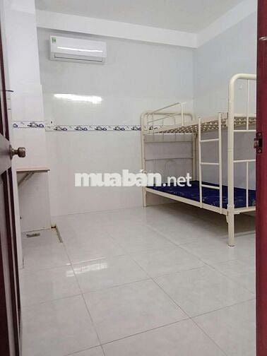 Phòng 14m2 có máy lạnh, WC riêng