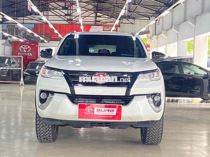 Toyota Fortuner 2019 máu trắng số tự động máy xăng