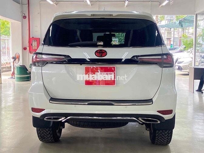 Toyota Fortuner 2019 máu trắng số tự động máy xăng