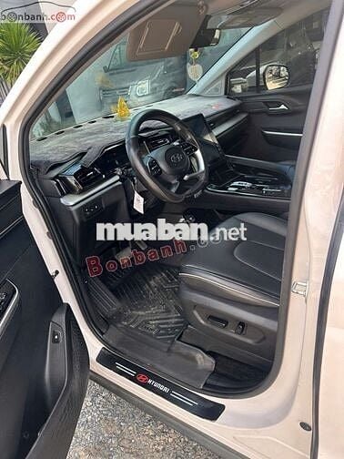 Hyundai Custin Cao Cấp 2.0T 2023