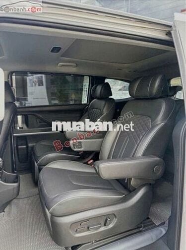 Hyundai Custin Cao Cấp 2.0T 2023