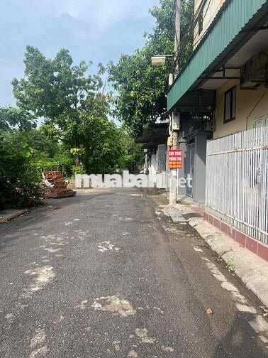 BÁN LÔ ĐẤT TẶNG NHÀ CẤP 4 - PHƯỜNG THẠCH BÀN - 20M RA CÔNG VIÊN - Ô