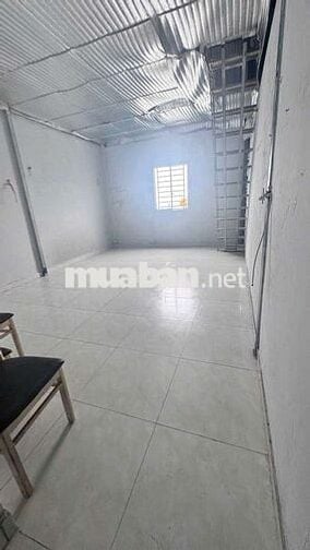 8tr/th rẻ quá khách ơi nhà cấp 4, làm kho xưởng hẻm tải dt 4❌34 có PN