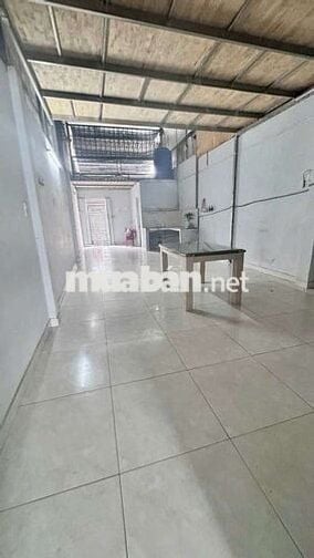8tr/th rẻ quá khách ơi nhà cấp 4, làm kho xưởng hẻm tải dt 4❌34 có PN