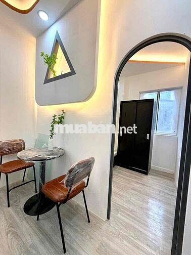 TRỐNG SẴN 2PN FULL NỘI THẤT CỬA SỔ NGAY BỜ KÈ GIÁP Q3, PN