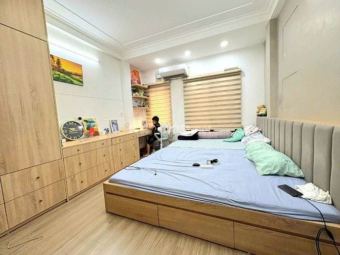 Hoàng quốc Việt 37m2*5T, cách ô tô 25m, nhà đẹp, dân trí cao, 7.5 tỷ