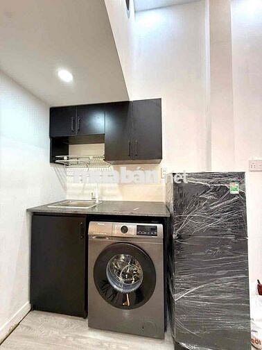 TRỐNG SẴN 2PN FULL NỘI THẤT CỬA SỔ NGAY BỜ KÈ GIÁP Q3, PN