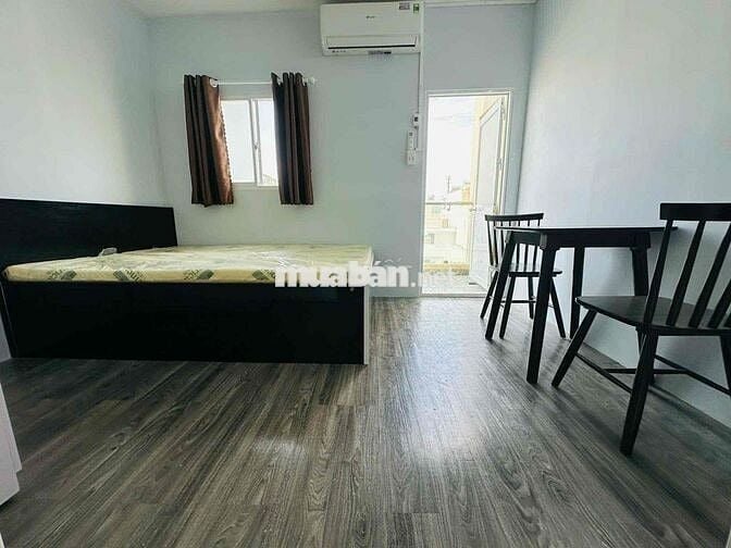 PASS TRỌ BAN CÔNG SIÊU THOÁNG - TÁCH BẾP, FULL NỘI THẤT, SIÊU RỘNG Q6
