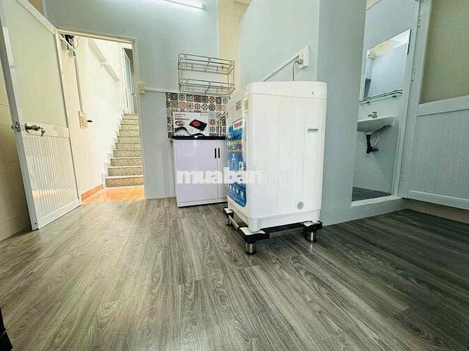 PASS TRỌ BAN CÔNG SIÊU THOÁNG - TÁCH BẾP, FULL NỘI THẤT, SIÊU RỘNG Q6