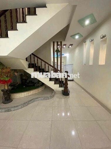 NHÀ 2 LẦU ĐƯỜNG OTO THÔNG SẴN MÁY LẠNH . PHÙ HỢP DẠY HỌC VĂN PHÒNG.