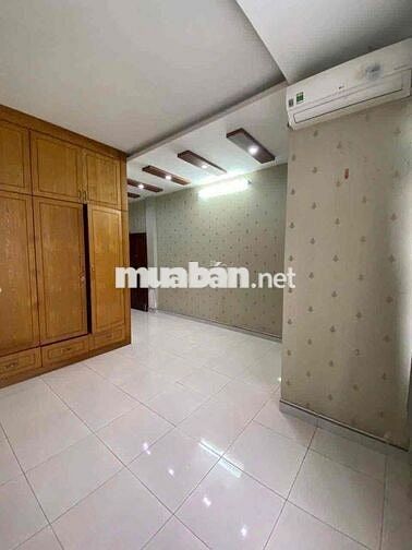 NHÀ 2 LẦU ĐƯỜNG OTO THÔNG SẴN MÁY LẠNH . PHÙ HỢP DẠY HỌC VĂN PHÒNG.
