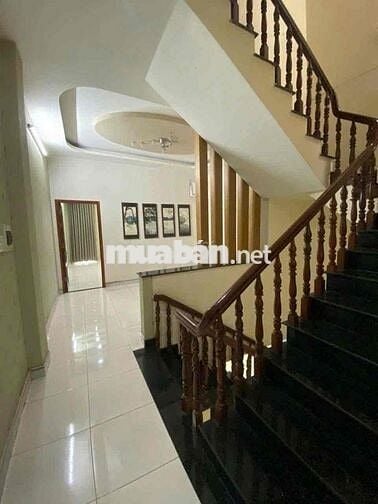 NHÀ 2 LẦU ĐƯỜNG OTO THÔNG SẴN MÁY LẠNH . PHÙ HỢP DẠY HỌC VĂN PHÒNG.