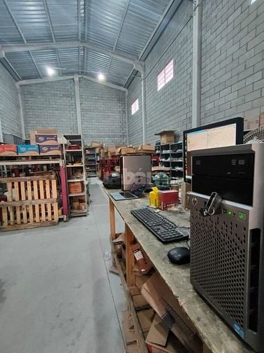 CỬA HÀNG CẦN 03 BẠN LÀM KHO HÀNG VÀ 02 TẠP VỤ