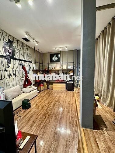 Bán nhà mặt phố khu Cát Linh Đống Đa.DT30m2,5 tầng ;MT7,6m-Giá15,1 tỷ