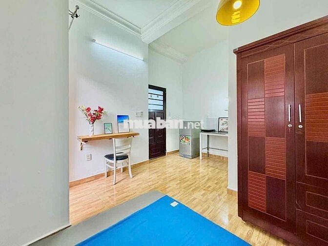Phòng có ban công lớn ,Full nội thất 30m2 tại Nguyễn Kiệm gần sân bay