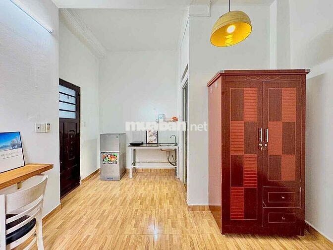 Phòng có ban công lớn ,Full nội thất 30m2 tại Nguyễn Kiệm gần sân bay