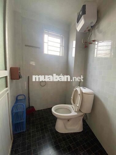 Phòng tầng 5 view đẹp ban công thoáng