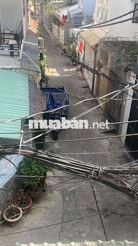 Phòng t11 có gác và ban công rộng thoáng full nt