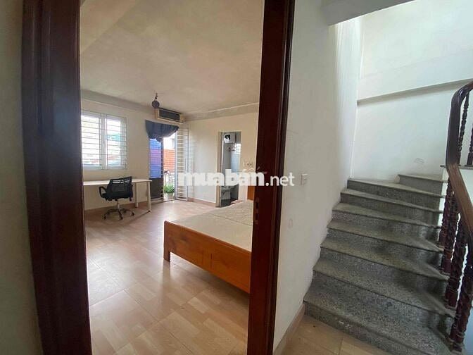 Phòng tầng 5 view đẹp ban công thoáng