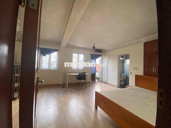 Phòng tầng 5 view đẹp ban công thoáng