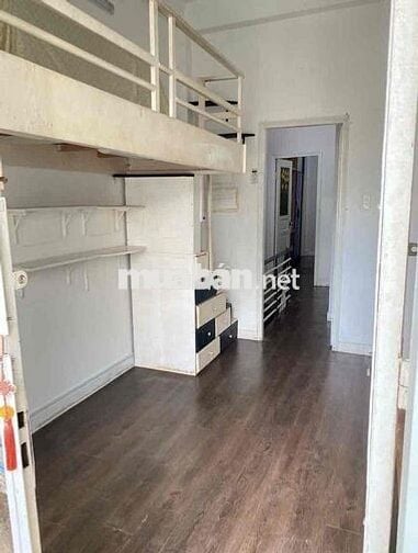 Phòng t11 có gác và ban công rộng thoáng full nt