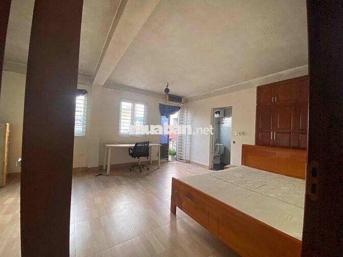 Phòng tầng 5 view đẹp ban công thoáng