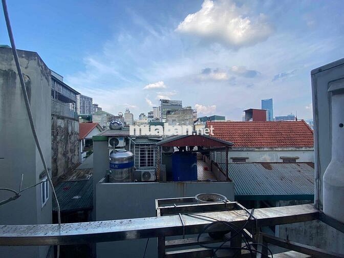Phòng tầng 5 view đẹp ban công thoáng