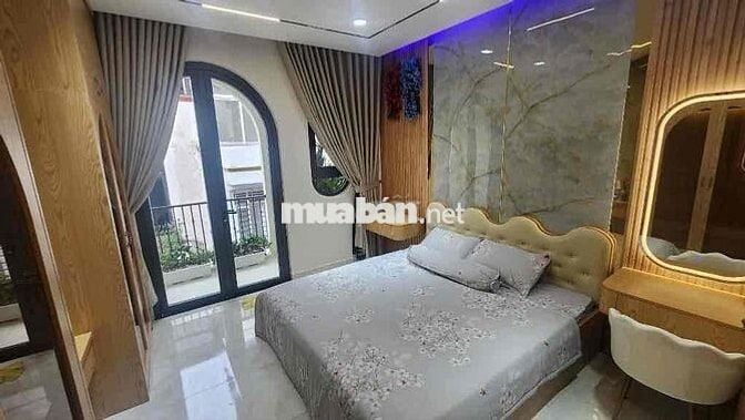 Bán Nhà Sát Đường Lớn Hoàng Văn Thụ- Khu Cao Tầng