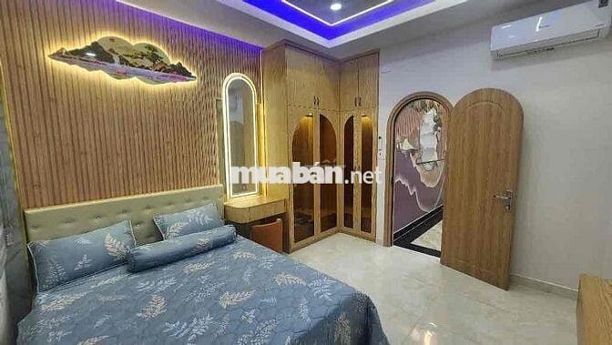 Bán Nhà Sát Đường Lớn Hoàng Văn Thụ- Khu Cao Tầng