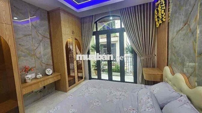 Bán Nhà Sát Đường Lớn Hoàng Văn Thụ- Khu Cao Tầng