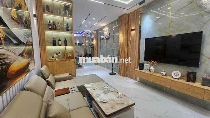 Bán Nhà Sát Đường Lớn Hoàng Văn Thụ- Khu Cao Tầng