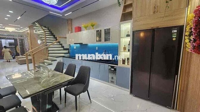 Bán Nhà Sát Đường Lớn Hoàng Văn Thụ- Khu Cao Tầng